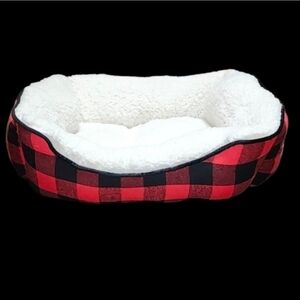 Red & Black Plaid Pet Cat Dog Bed with Cream Colored Sherpa Interior NWOT